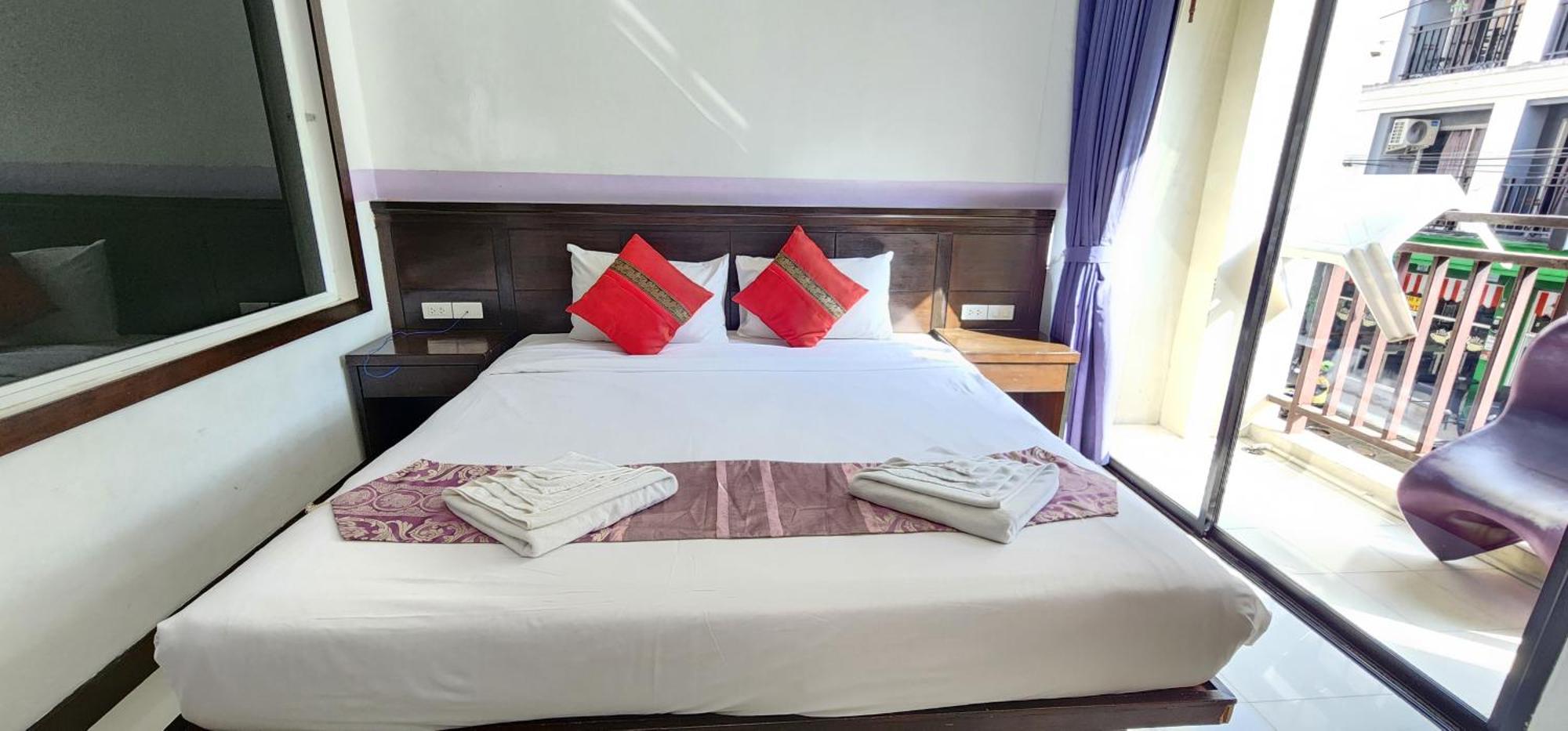 D C Patong Hotel Exterior photo
