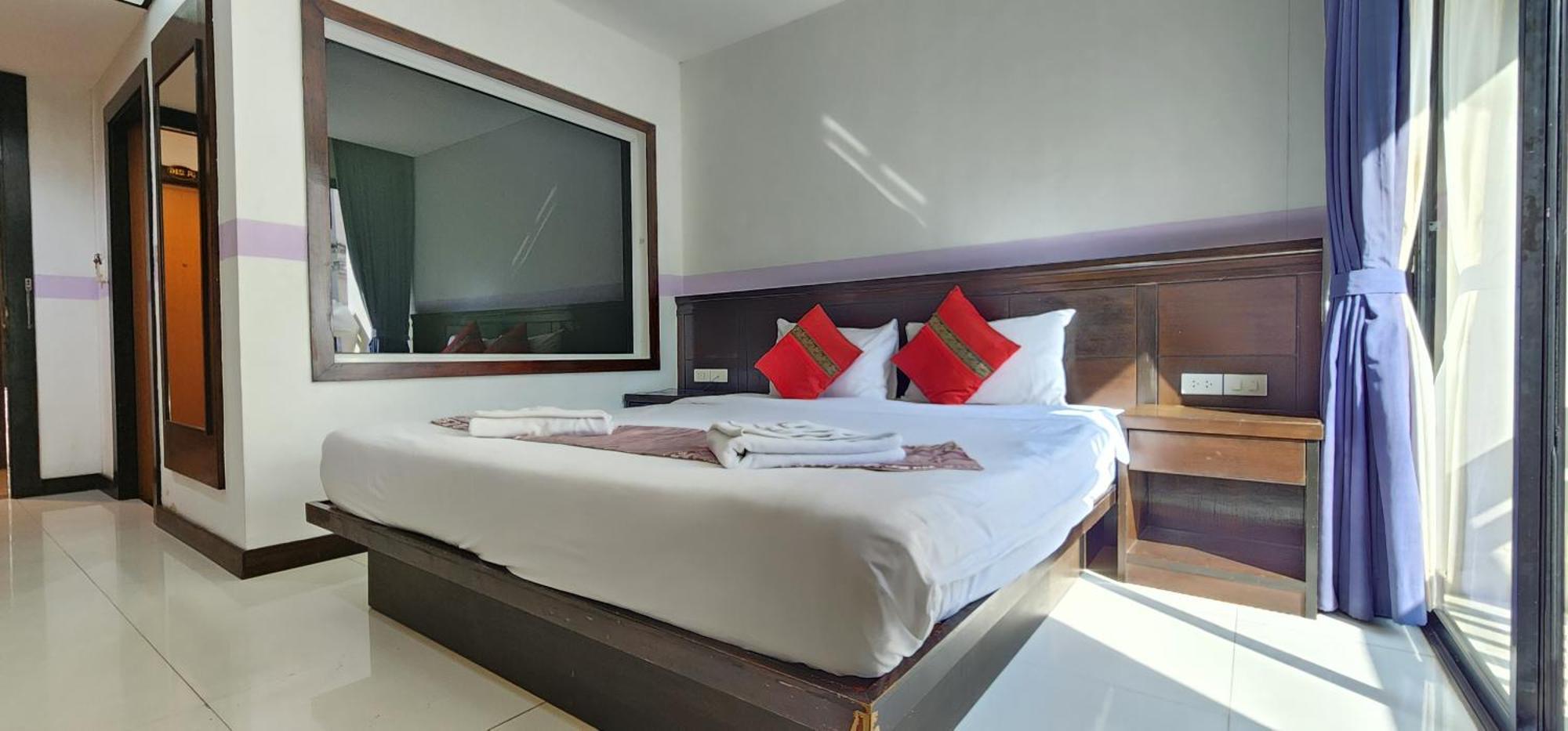 D C Patong Hotel Exterior photo