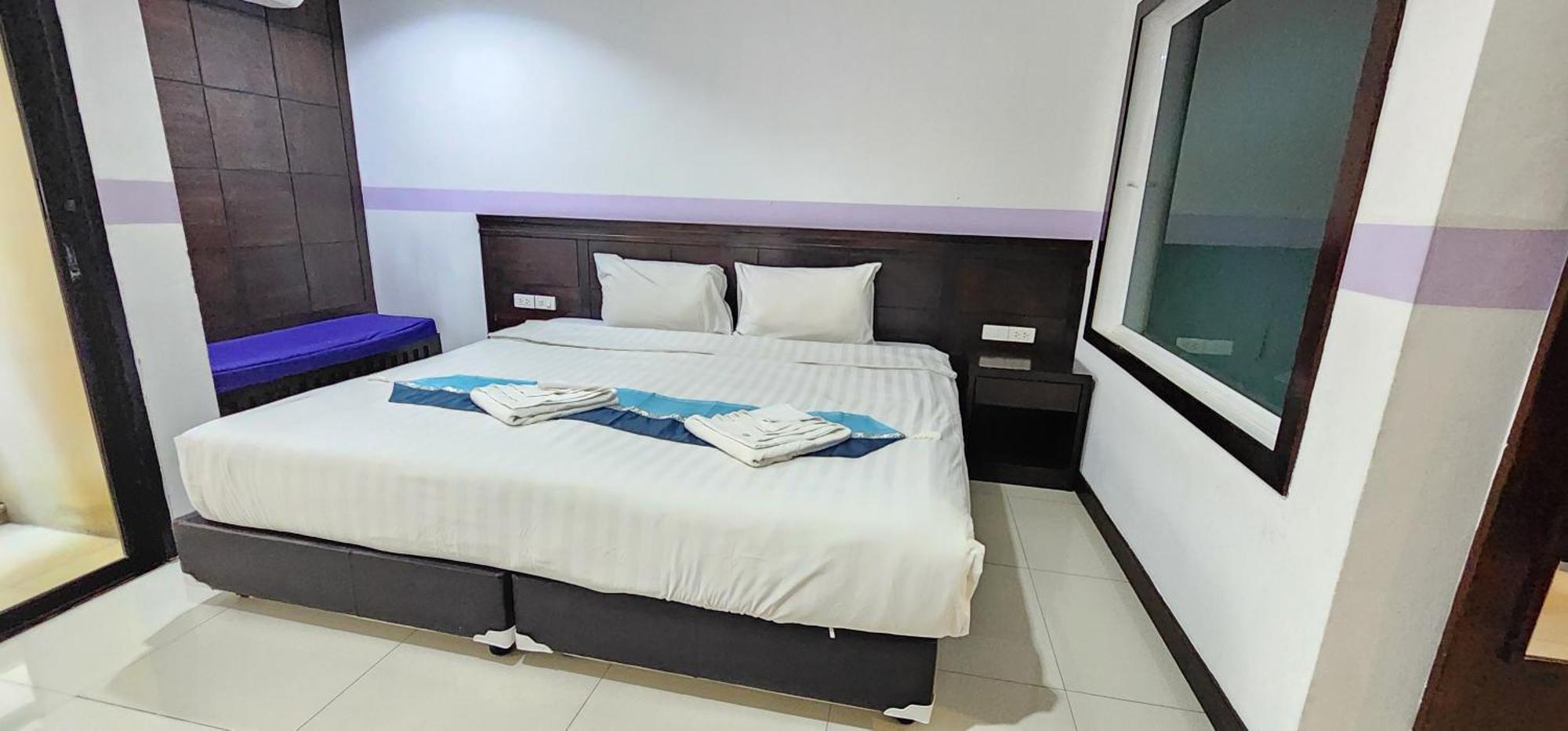 D C Patong Hotel Exterior photo
