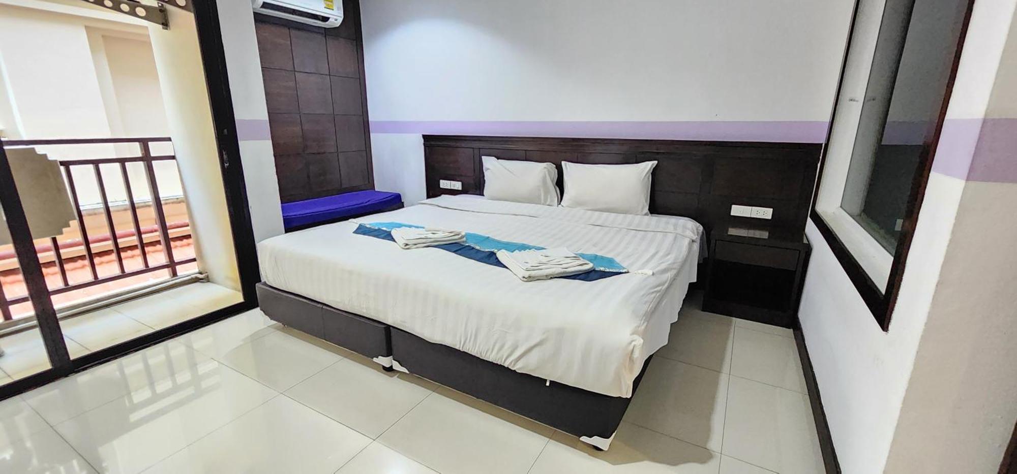 D C Patong Hotel Exterior photo