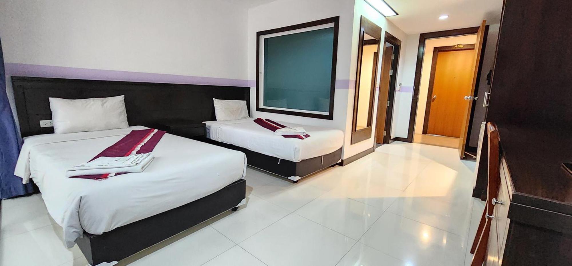 D C Patong Hotel Exterior photo