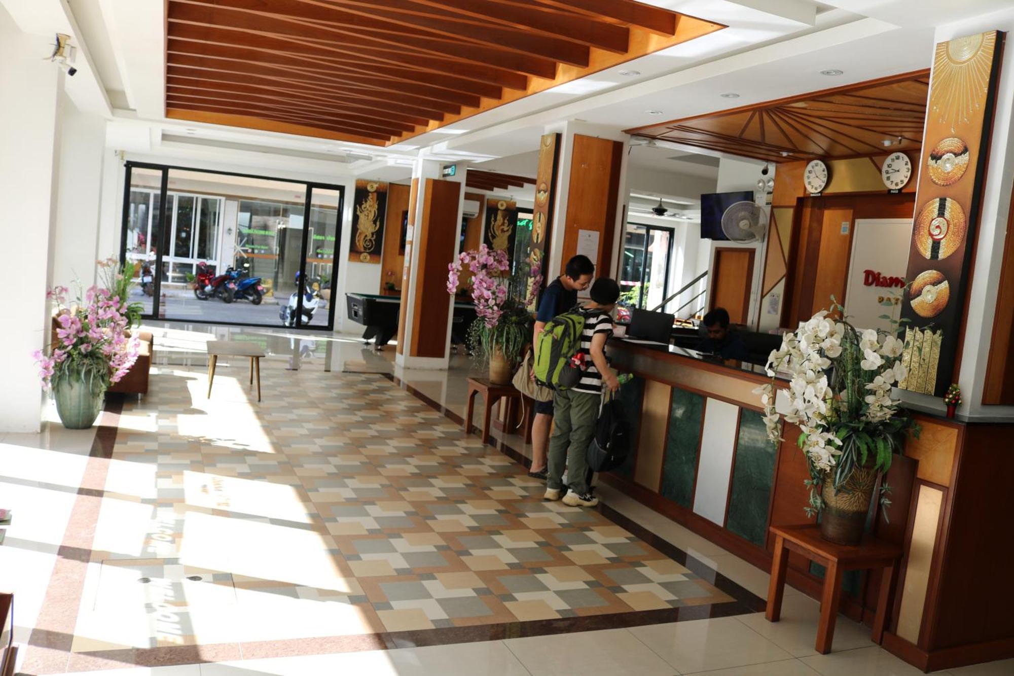 D C Patong Hotel Exterior photo